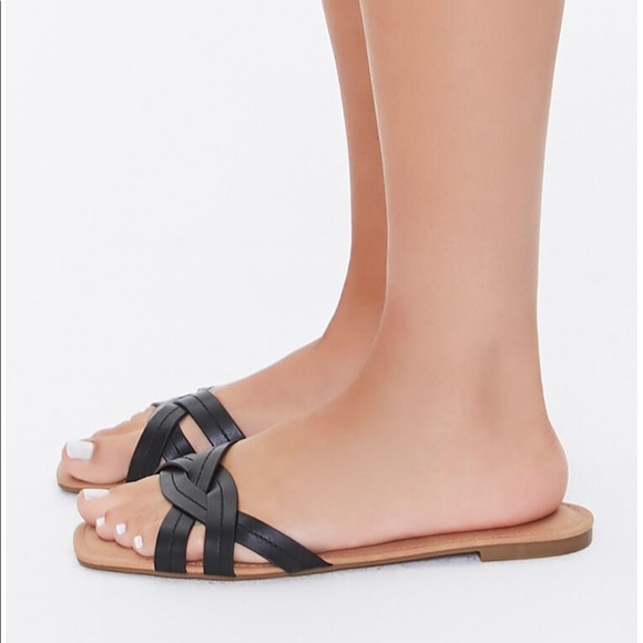 Black slip on sandals - Picture 3 of 3